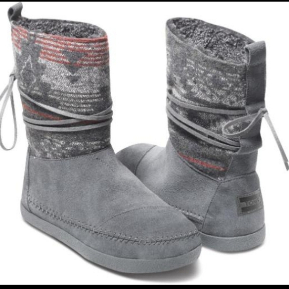 Toms Nepal native embroidered leather suede pull on moccasins ankle boots sz 7.5
